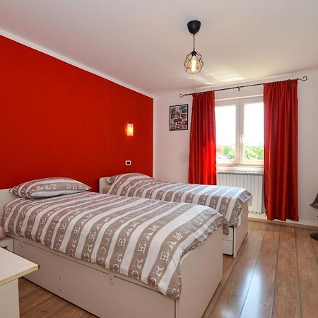 Noemi & Ana Apartment Ровин Екстериор снимка