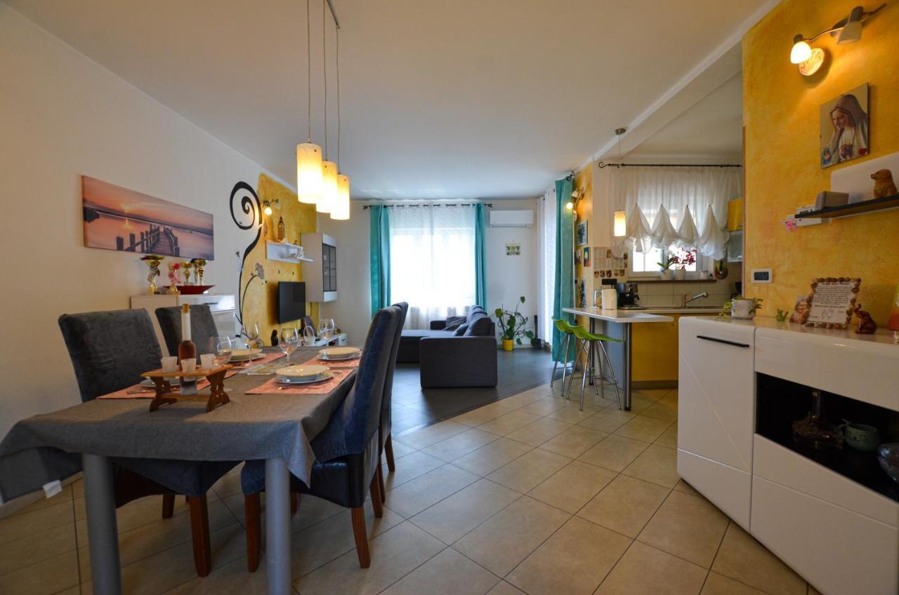 Noemi & Ana Apartment Ровин Екстериор снимка