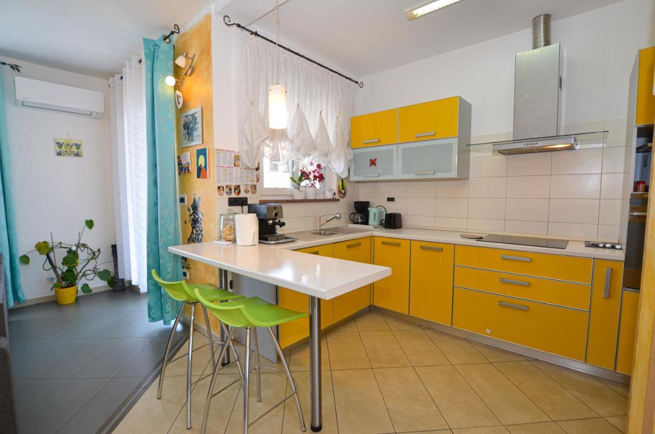 Noemi & Ana Apartment Ровин Екстериор снимка