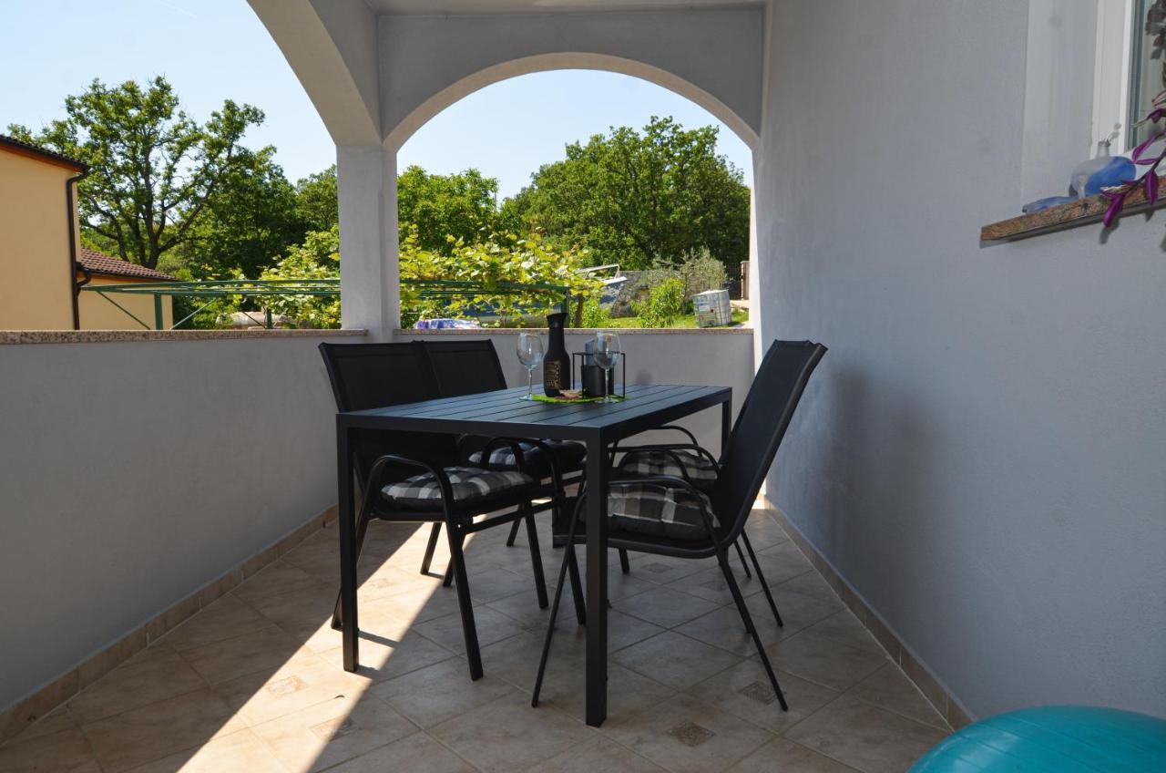 Noemi & Ana Apartment Ровин Екстериор снимка