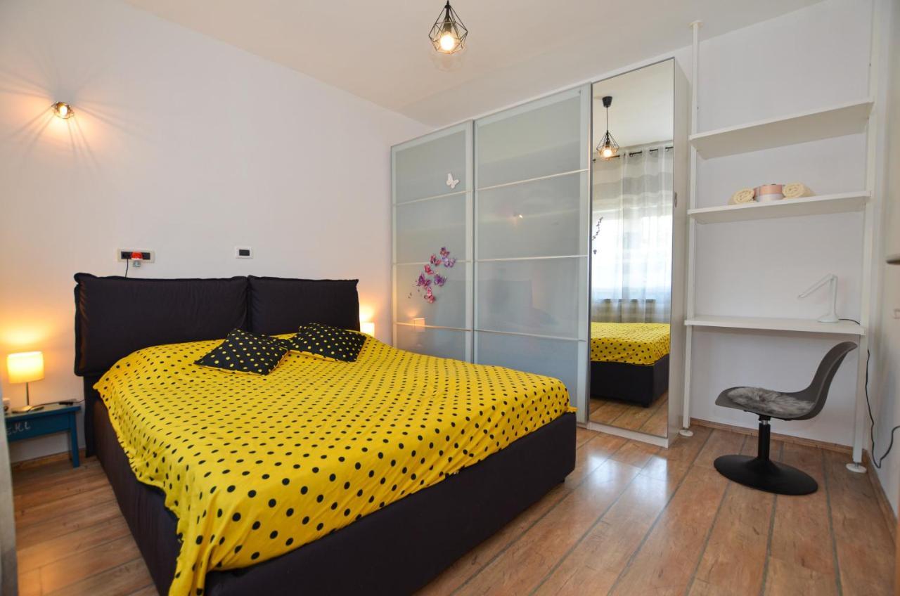 Noemi & Ana Apartment Ровин Екстериор снимка