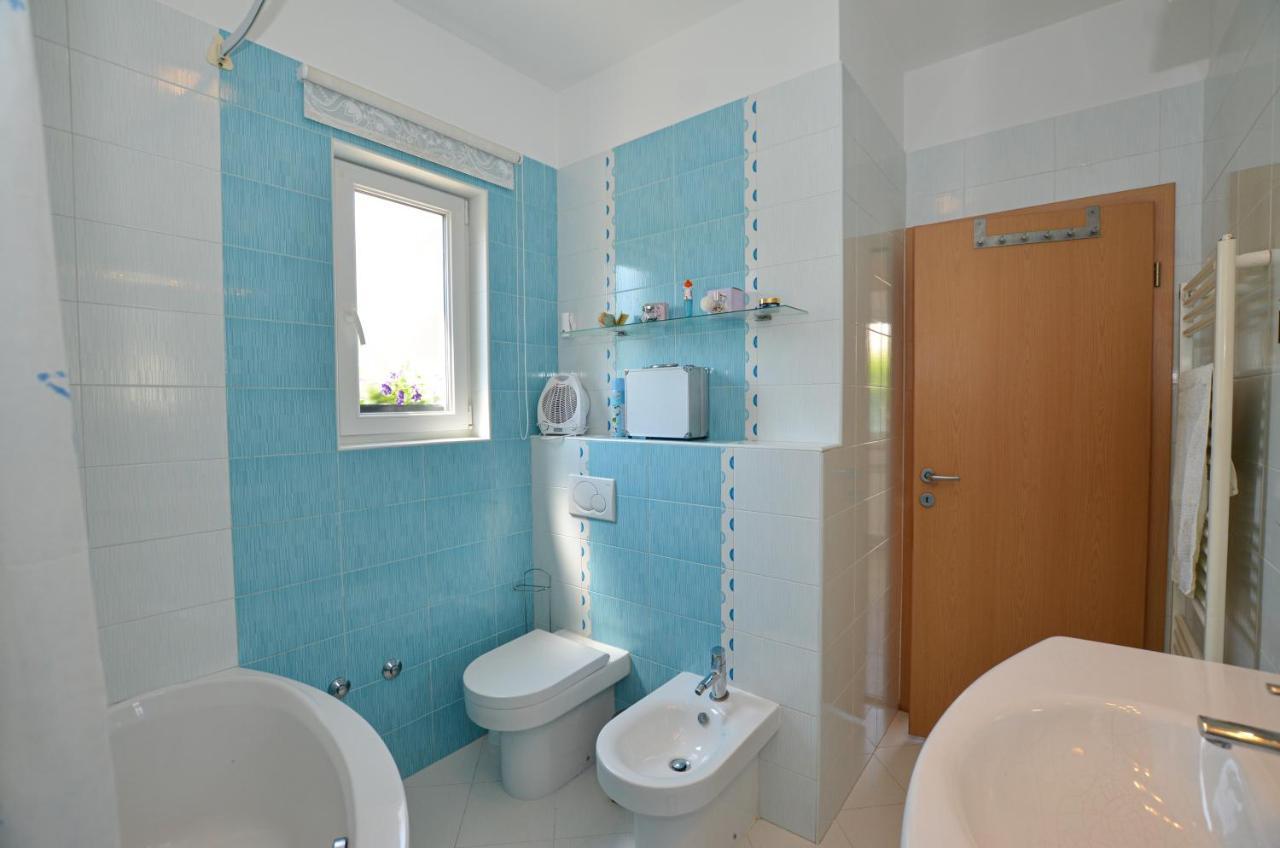 Noemi & Ana Apartment Ровин Екстериор снимка