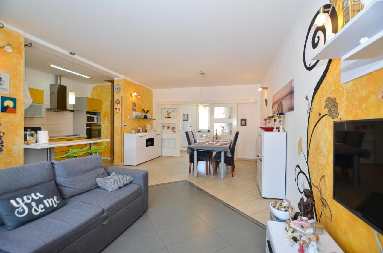 Noemi & Ana Apartment Ровин Екстериор снимка